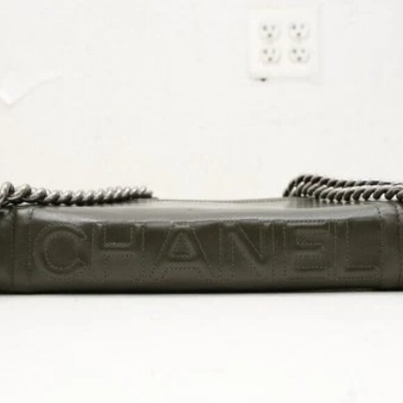 Chanel Green Leather Medium Boy Reverso Bag - Picture 5 of 14